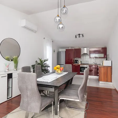 Zivana Apartment *